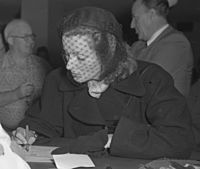 Archivo:Greta Garbo in 1950