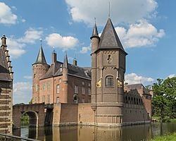 Archivo:Heeswijk, kasteel Heeswijk hoofdgebouw RM513894 positie2 foto1 2014-05-19 16.59