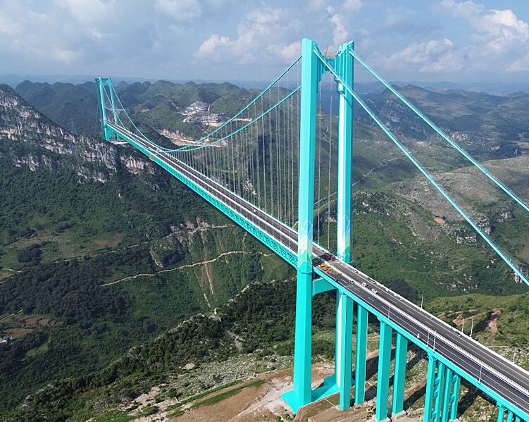 Huajiang Canyon Bridge1