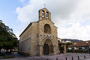Archivo:Iglesia de Santa María de la Oliva