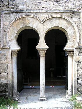 Iglesia de Santiago de Peñalba - Puerta.jpg