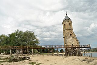 Iglesia de Villanueva, en Las Rozas de Valdearroyo (2).jpg