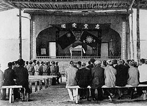 Archivo:Kuomintang Party in Xinjiang 1942