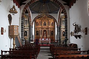 Archivo:La Palma - Puntallana - Calle Melchor Perez Calderon - Iglesia de San Juan Bautista in 01 ies