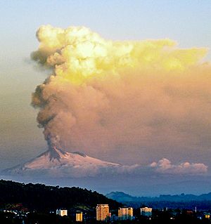 Archivo:Llaima eruption1