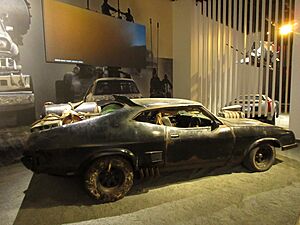 Archivo:Mad Max Fury Road Black on Black (40925739383)