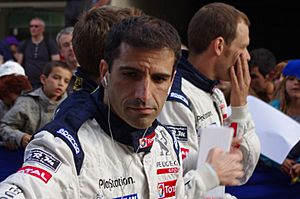 Archivo:Marc Gené Le Mans drivers parade 2011