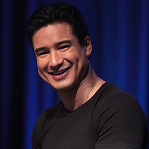 Mario Lopez by Gage Skidmore (cropped).jpg