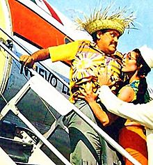 Mexican comedian Capulina and Mexican actress Lina Marín in El bueno para nada.jpg