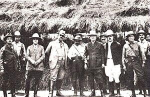Archivo:Miembros del Gabinete y Ejercito del Gobierno del Dr. Alfonso Quiñonez Molina – 1926