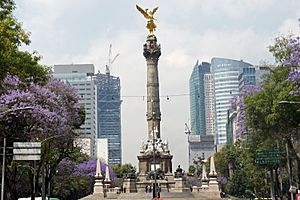 Archivo:Monumento de la Independencia (El Angel) 03 2014 Mex 8107