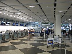 Archivo:Munich Airport T1 L4 B check in