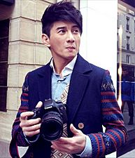 Nicky Wu with Canon camera on the streets of Paris 20120207