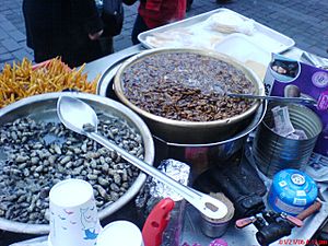 Archivo:Old time street food in Seoul Korea