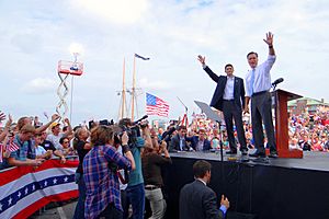 Archivo:Paul Ryan with Mitt Romney in Norfolk, Virginia 8-11-12