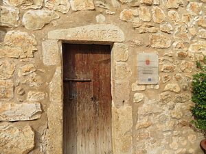 Archivo:Puerta de entrada a la torre de la prisión de Atzeneta del Maestrat