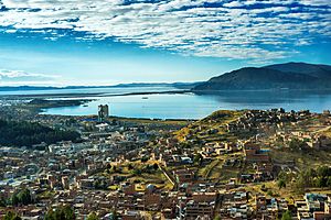Archivo:Puno cityscape