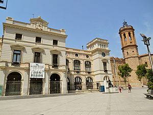 Archivo:Sabadell. Ajuntament i Església de Sant Fèlix