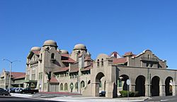 Archivo:Santa Fe Station and Harvey House, San Bernardino, California