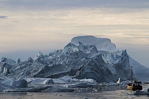 Archivo:Scenic view of Greenland icebergs in Baffin Bay in Disko Bay 07