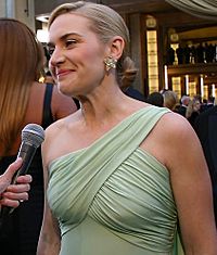 Archivo:Sergeant interviews Kate Winslet on the red carpet at the Kodak Theatre in 2007 (cropped)