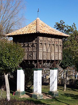 Archivo:Soria Taubenhaus im Parque Alameda de Cervantes