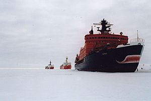 Archivo:Three icebreakers -- Yamal, St Laurent, Polar Sea