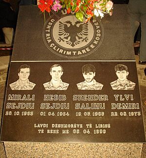 Archivo:UCKmartyrsofks1999