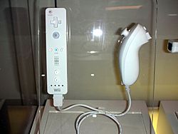 Archivo:Wii Remote & Nunchuk