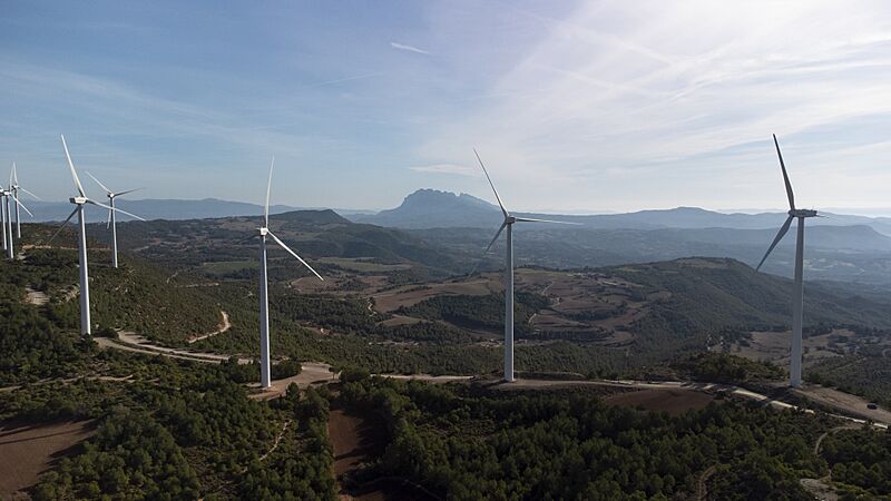 Archivo:Aerogeneradors Montserrat