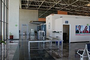Archivo:Aeropuerto de Los Mochis 1