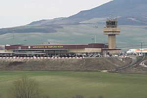 Archivo:Aeropuerto de Pamplona-Noáin