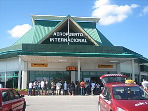 Archivo:Airport Holguin