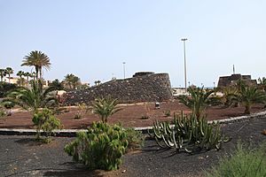 Antigua Caleta de Fuste - Lugar Diseminado la Guirra - Hornos de cal de la Guirra 01 ies.jpg
