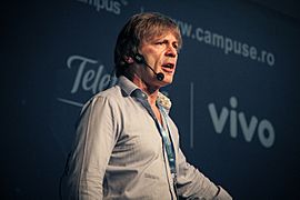 Archivo:Bruce Dickinson at Campus Party