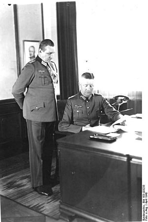 Archivo:Bundesarchiv Bild 183-L03233, Oberst Haseloff und General Friedrich Fromm
