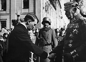 Archivo:Bundesarchiv Bild 183-S38324, Tag von Potsdam, Adolf Hitler, Paul v. Hindenburg