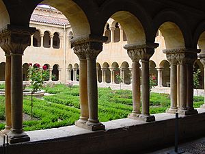 Archivo:Burgos claustro Silos 27 lou