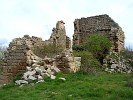 Restos del castillo de Llovera