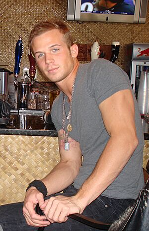 Archivo:Cam at the bar