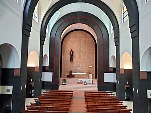 Archivo:Capuchinos Gijon nave central