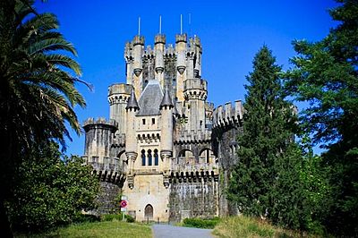 Archivo:Castillo de Butron ubicado en la provincia de Vizcaya, España