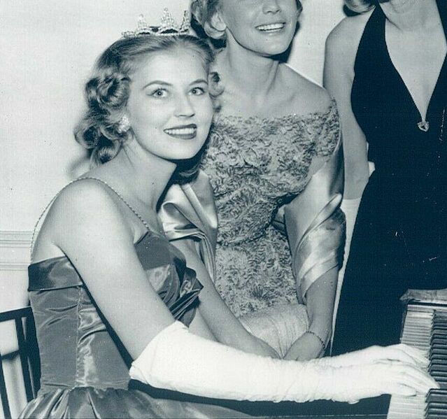 Charlotte Sheffield (cropped)