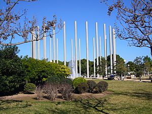 Archivo:Columnas del Parque Huerto Lo Torrent
