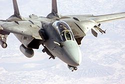 Archivo:F-14 Tomcat preparing to refuel