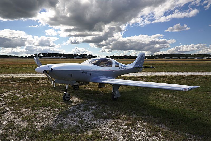 F-PRKI-Lancair 320
