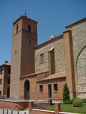 Archivo:Frontal de Iglesia en Alcorcón