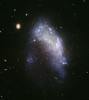 Archivo:Irregular galaxy NGC 1427A (captured by the Hubble Space Telescope)