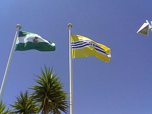 Archivo:Isla Cristina bandera en el puerto