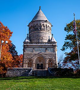 James A. Garfield Monument 01 (cropped).jpg